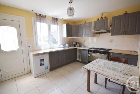 Stains, イル＝ド＝フランス 93240, アキタン