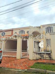 Calle 5, Urbanización Buena Vista Casa calle 5, Robert 2, Cabimas, Zulia 4013, Venezuela