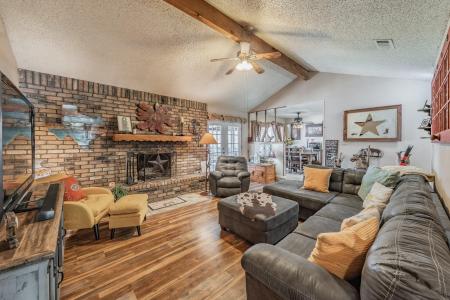 113 Hankins Drive, Azle, Texas 76020, USA