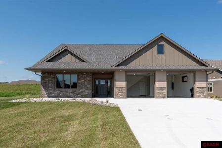1018 Mahoe Way, Mankato, Minnesota 56001