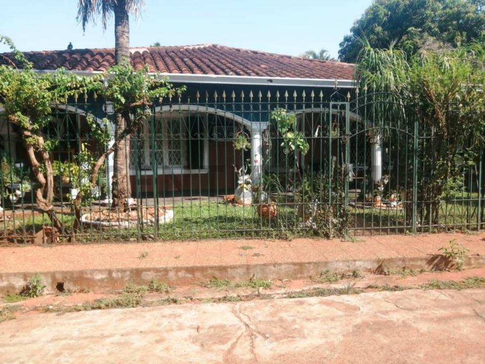 Rita Surroca de Benitez 1590 casi Vice Pte Sánchez 1590, San Lorenzo, Central 111410, Парагвай
