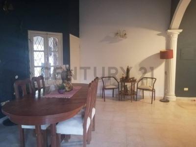 Rita Surroca de Benitez 1590 casi Vice Pte Sánchez 1590, San Lorenzo, Central 111410, Парагвай