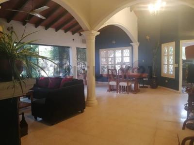 Rita Surroca de Benitez 1590 casi Vice Pte Sánchez 1590, San Lorenzo, Central 111410, Парагвай
