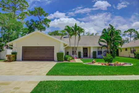 935 Meadow Avenue, Wellington, Florida 33414, USA