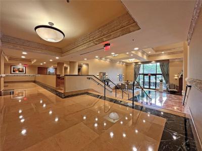 8390 SW 72nd Ave 110, Miami, Florida 33143, Stati Uniti