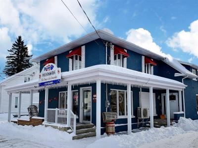 811 Rue Commerciale N., Témiscouata-sur-le-Lac, קוויבק G0L 1E0, קנדה