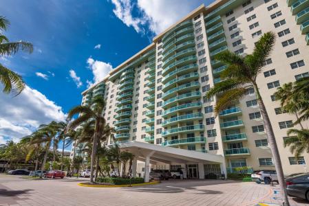 19390 Collins Avenue 311, Sunny Isles Beach, Florida 33160, Stati Uniti