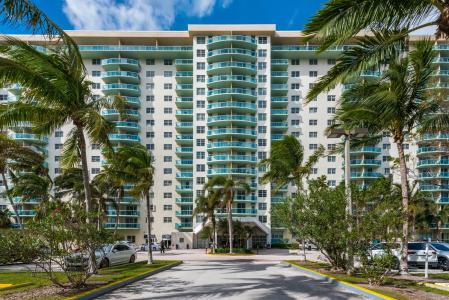 19390 Collins Avenue 311, Sunny Isles Beach, Florida 33160, Stati Uniti