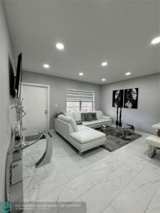 251 NW 76 204, Margate, Florida 33063, USA