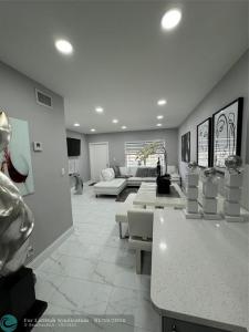 251 NW 76 204, Margate, Florida 33063, USA