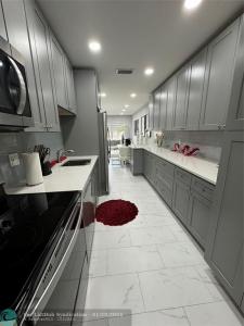 251 NW 76 204, Margate, Florida 33063, USA