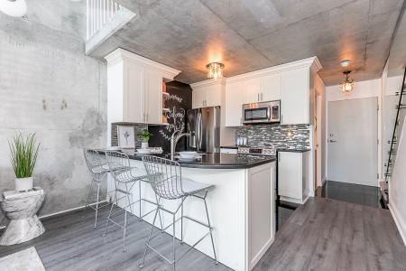 954 King Street West, Toronto, Ontario M6K 3L9, Canada
