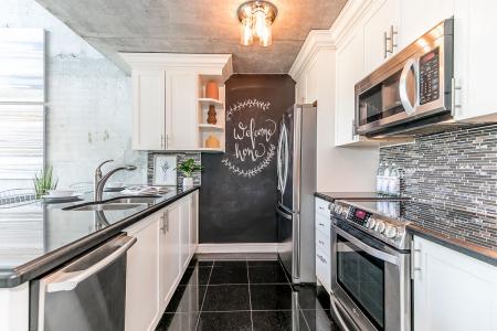 954 King Street West, Toronto, Ontario M6K 3L9, Canada