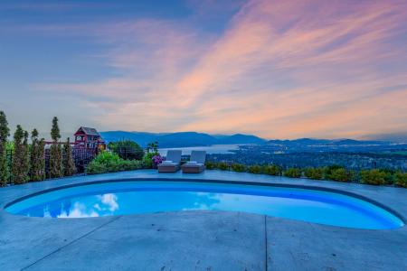 936 Lamont Lane, Kelowna, Colúmbia Britânica V1W 5J1, CANADÁ
