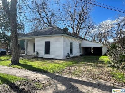 923 N College Street, Gonzales, Texas 78629, Estados Unidos