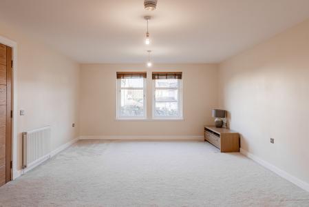 New Home, イギリス