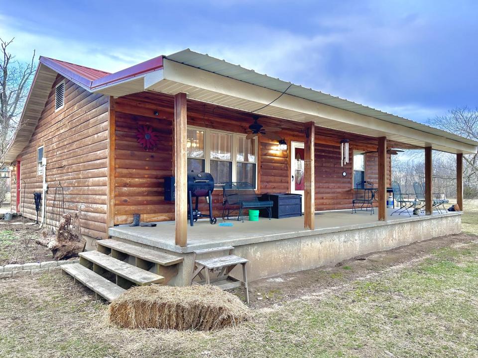 49 Pelican Drive, Long Lane, Missouri 65590