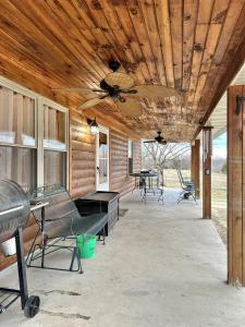 49 Pelican Drive, Long Lane, Missouri 65590