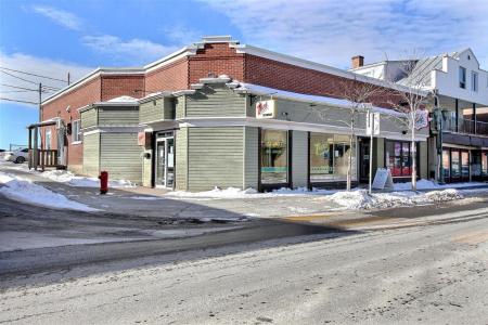 400-402  Rue LaFontaine, Rivière-du-Loup, Quebec G5R 3B4, Canada