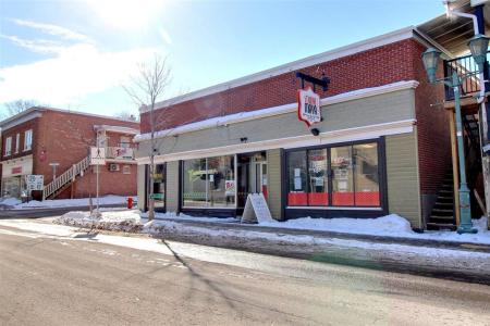 400-402  Rue LaFontaine, Rivière-du-Loup, Quebec G5R 3B4, Canada