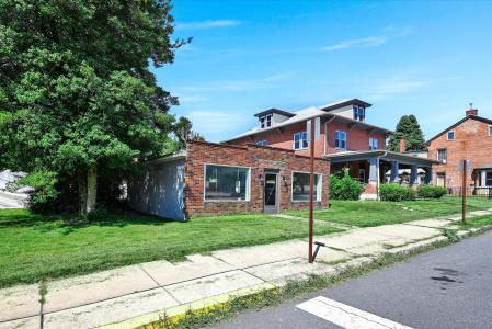 32 N Main St, Topton, Pennsylvania 19562, USA