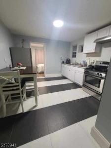 31 W 18Th St 2, Linden City, New Jersey 07036-3405