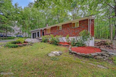 204 Mountain View Drive, Hawley, Pennsylvania 18428, USA