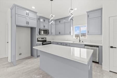 14115 Quinnault Road 2, Apple Valley, California 92307