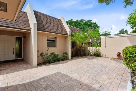 3753 Oaks Clubhouse Drive P-4, Pompano Beach, Florida 33069, USA