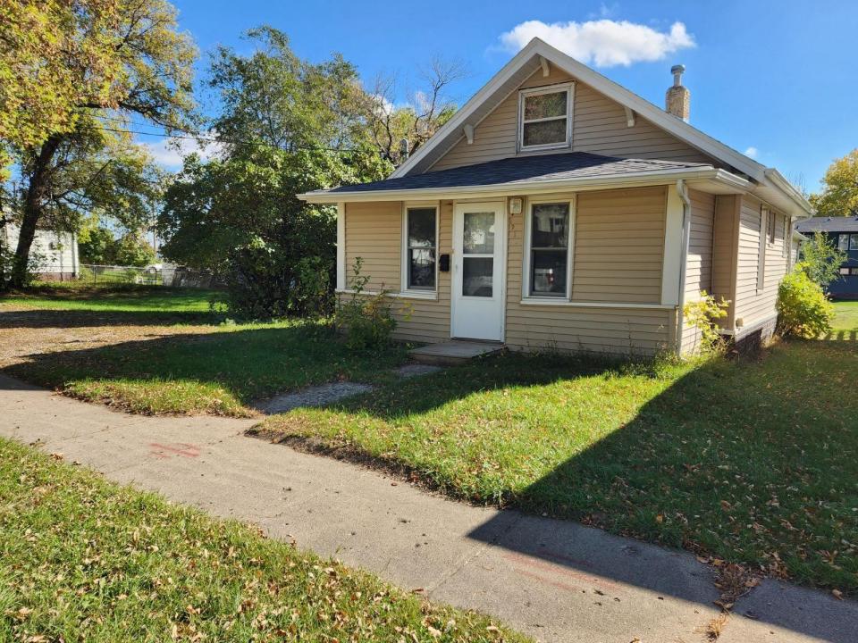 1218 NE 6th Ave, Minot, North Dakota 58703