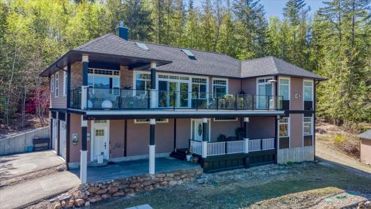 2127 PLEASANT DALE ROAD W, Blind Bay, British Columbia V0E 2W1, Canada