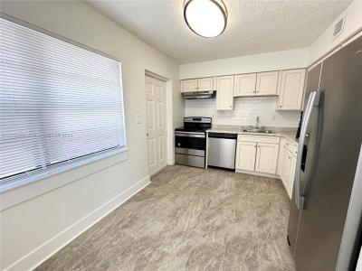 832 NE 10th Ave Front, Pompano Beach, Floride 33060, États-Unis