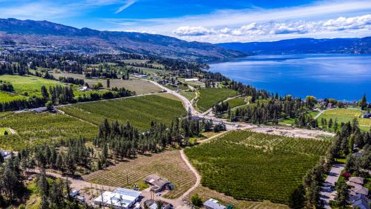 4729 LAKESHORE ROAD, Kelowna, Colúmbia Britânica V1W 4H6, CANADÁ
