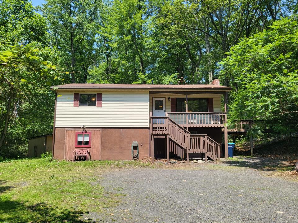 2153 Gravel Road, Canadensis, Pennsylvania 18325