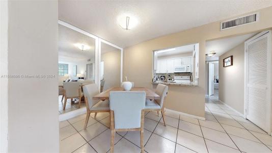 16518 NE 26th Ave 302, North Miami Beach, Florida 33160, Stati Uniti