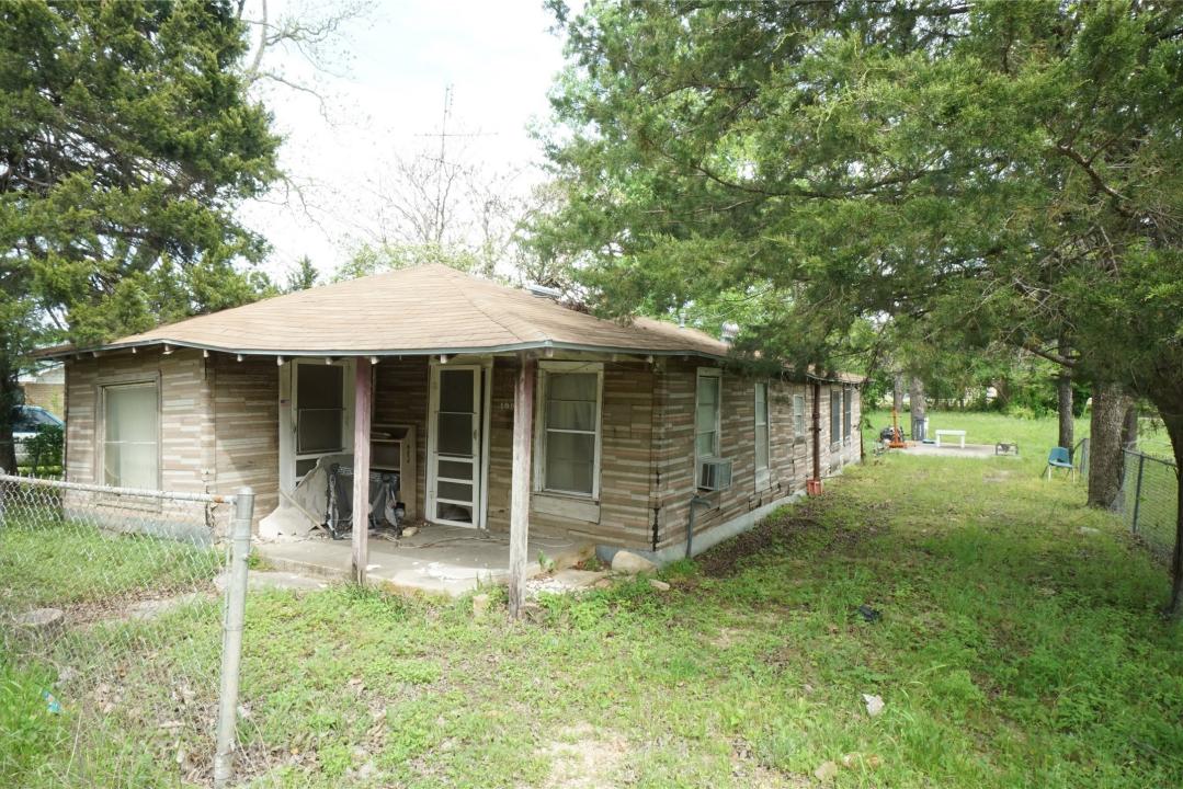 1003 N Jefferson Avenue, Cameron, Texas 76520