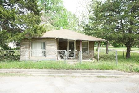 1003 N Jefferson Avenue, Cameron, Texas 76520