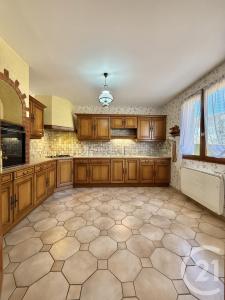 Moulins, Alvernia 03000, Francia
