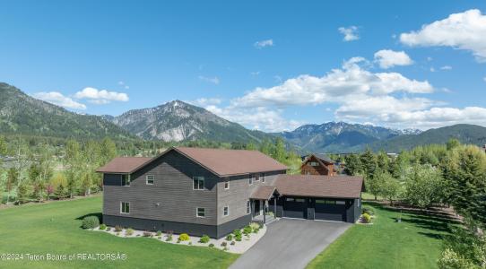 607 ALPINE VILLAGE LOOP, Alpine, Вайоминг 83128, Соединенные Штаты