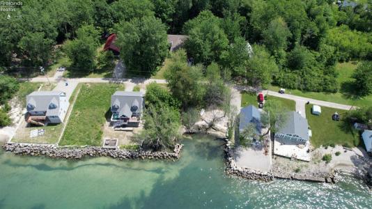 393 Harborview Drive, Middle Bass Island, Ohio 43446, USA