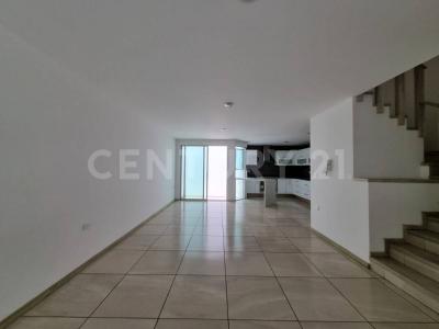 CASA EN VENTA EN PRIVADA A UN COSTADO DEL COLEGIO HUMBOLDT! VIGILANCIA Y EXCELENTE UBICACION!!,, Cuautlancingo, プエブラ 72735, メキシコ
