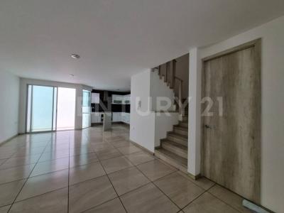CASA EN VENTA EN PRIVADA A UN COSTADO DEL COLEGIO HUMBOLDT! VIGILANCIA Y EXCELENTE UBICACION!!,, Cuautlancingo, プエブラ 72735, メキシコ