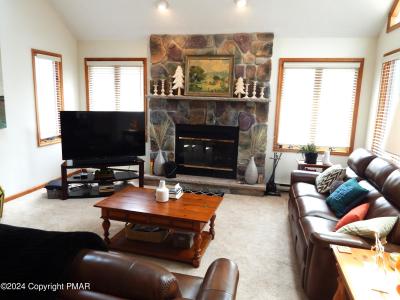5179 Pioneer Trail, Pocono Pines, Pennsylvanie 18350, États-Unis