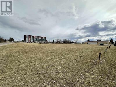 9504 100TH AVENUE, Fort St. John, ブリティッシュコロンビア V1J 1X7, カナダ