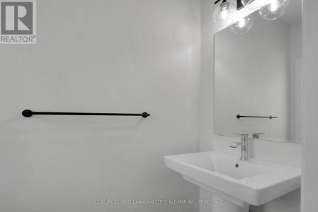 2700 BUROAK DRIVE, London North (north S), Ontario N6G 5B6, Canadá