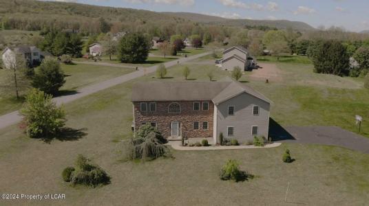 121 Alexander Drive, Sugarloaf, Pennsylvania 18249, USA