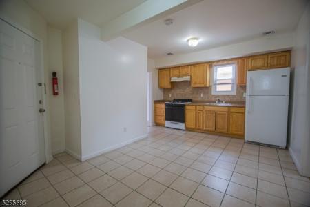 109 South Park St Unit 2, Elizabeth City, 新泽西州 07206-1813, 美国
