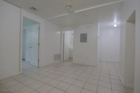 109 South Park Street Unit 3, Elizabeth City, 紐澤西州 07206-1813, 美國
