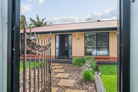 1 Whinnerah Avenue, Aldinga Beach, SA 5173, Australia