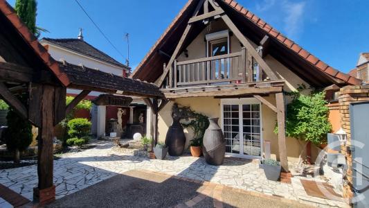 Moulins, Alvernia 03000, Francia